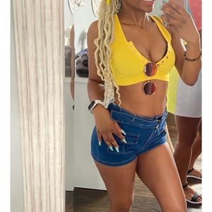 4 cute crop Shirts!! Different brands, all size small